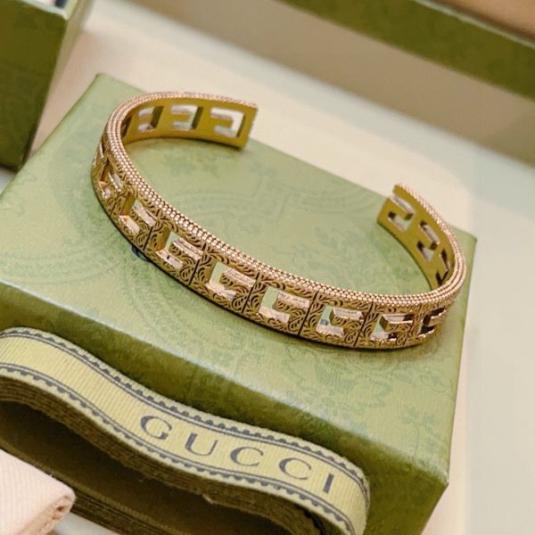  Gucci bangles