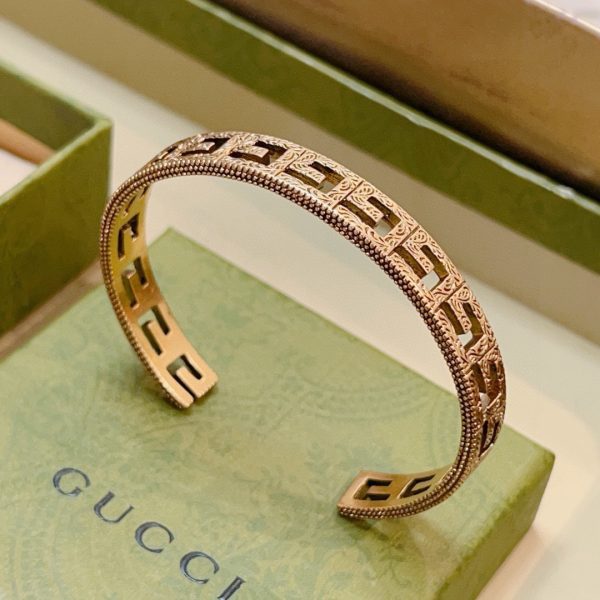  Gucci bangles